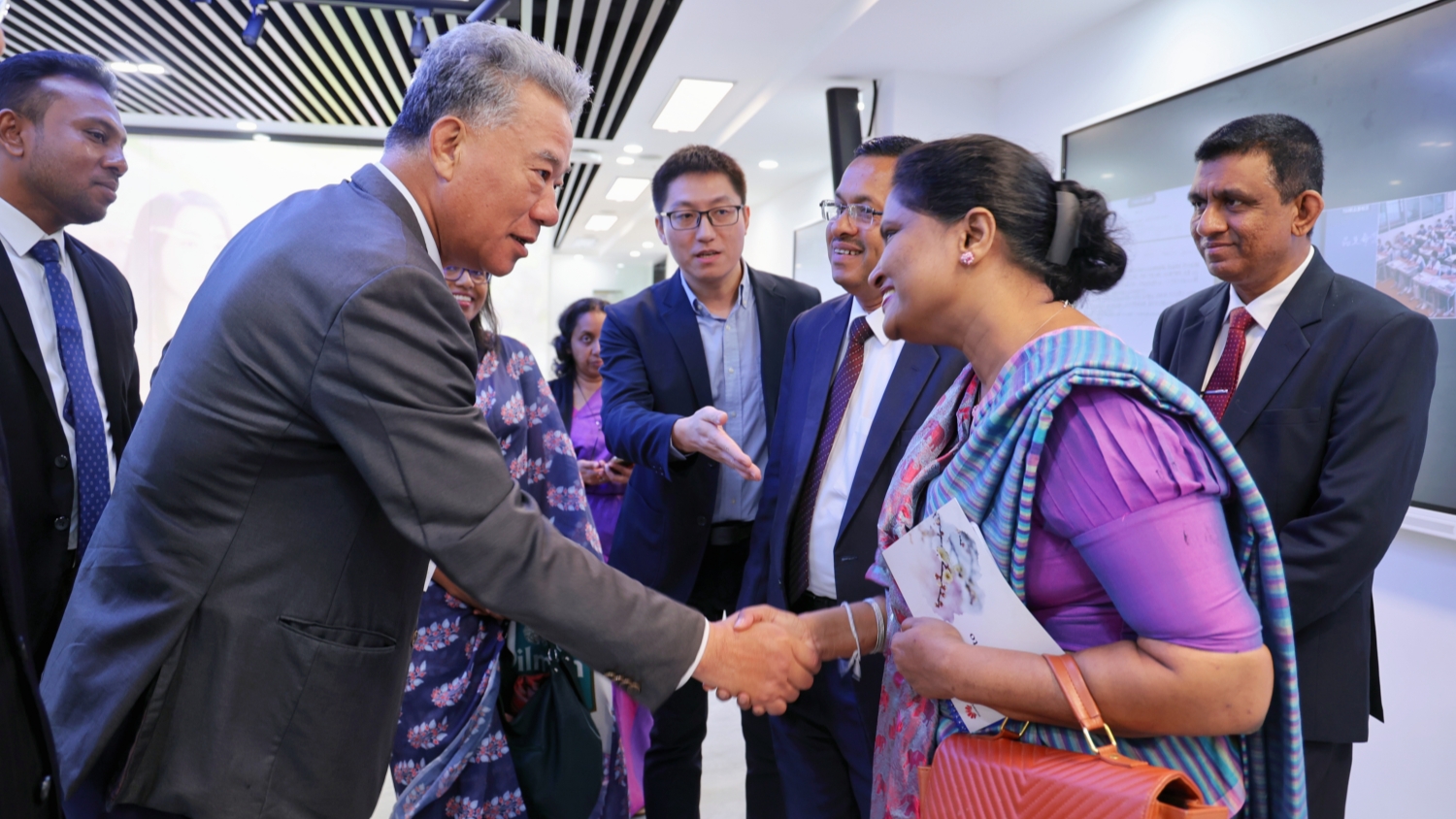 斯里蘭卡教育部代表團到深圳市雲端學校考察交流