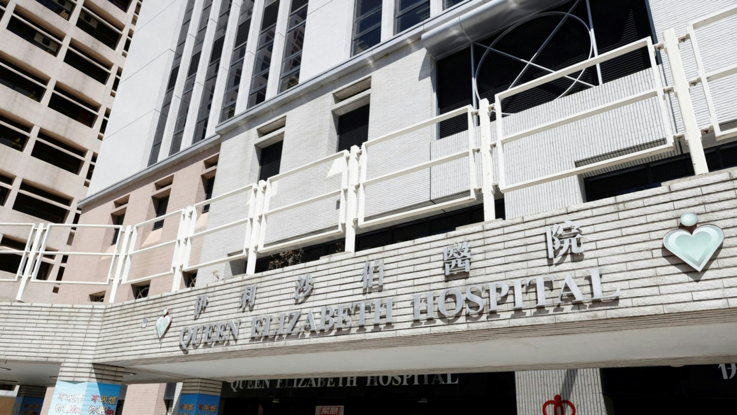 彩虹邨紅梅路一男青年遭貨車重創送院