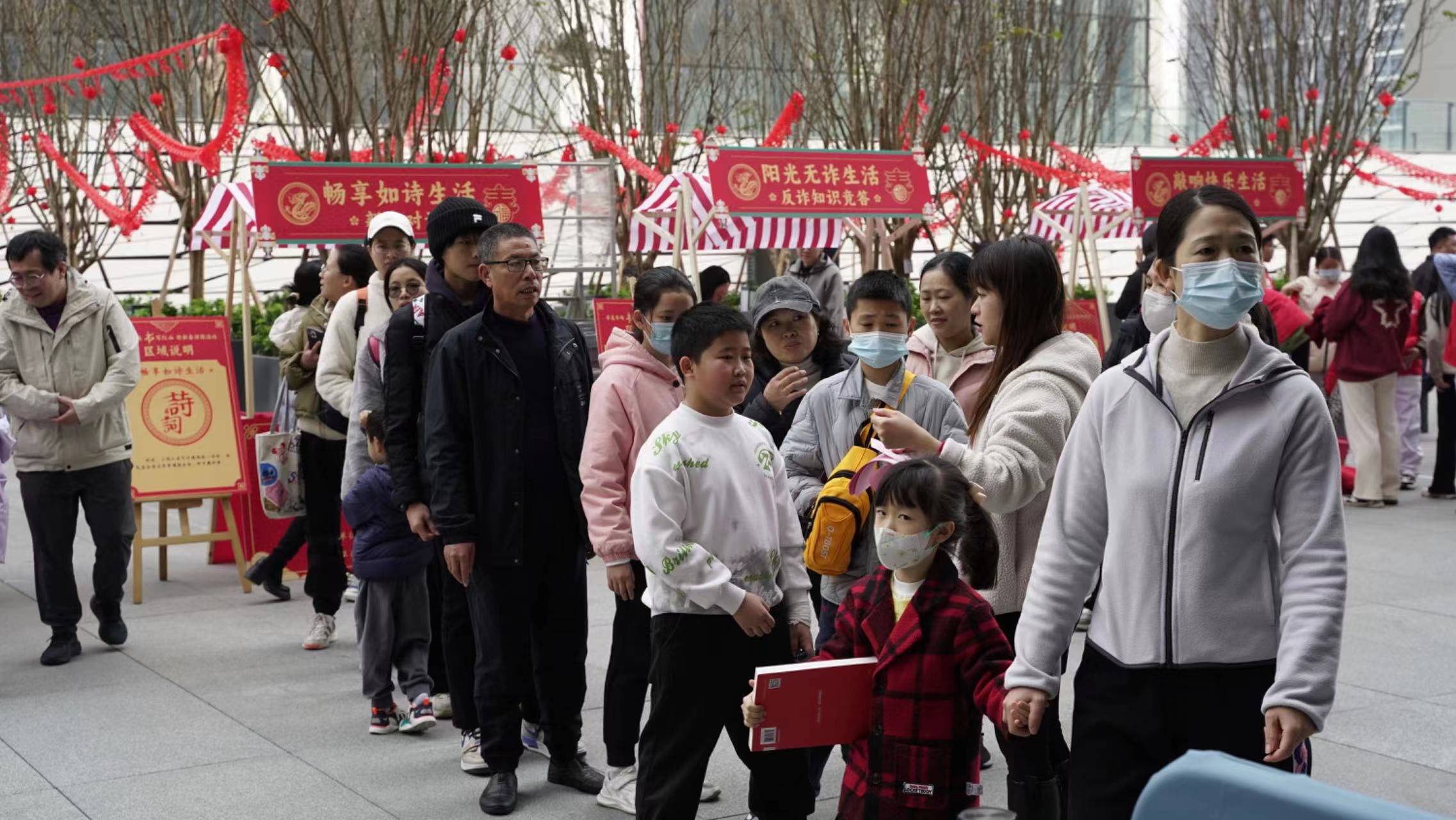 深圳圖書館北館舉辦迎新春遊園會 吸引超過3000名讀者參與