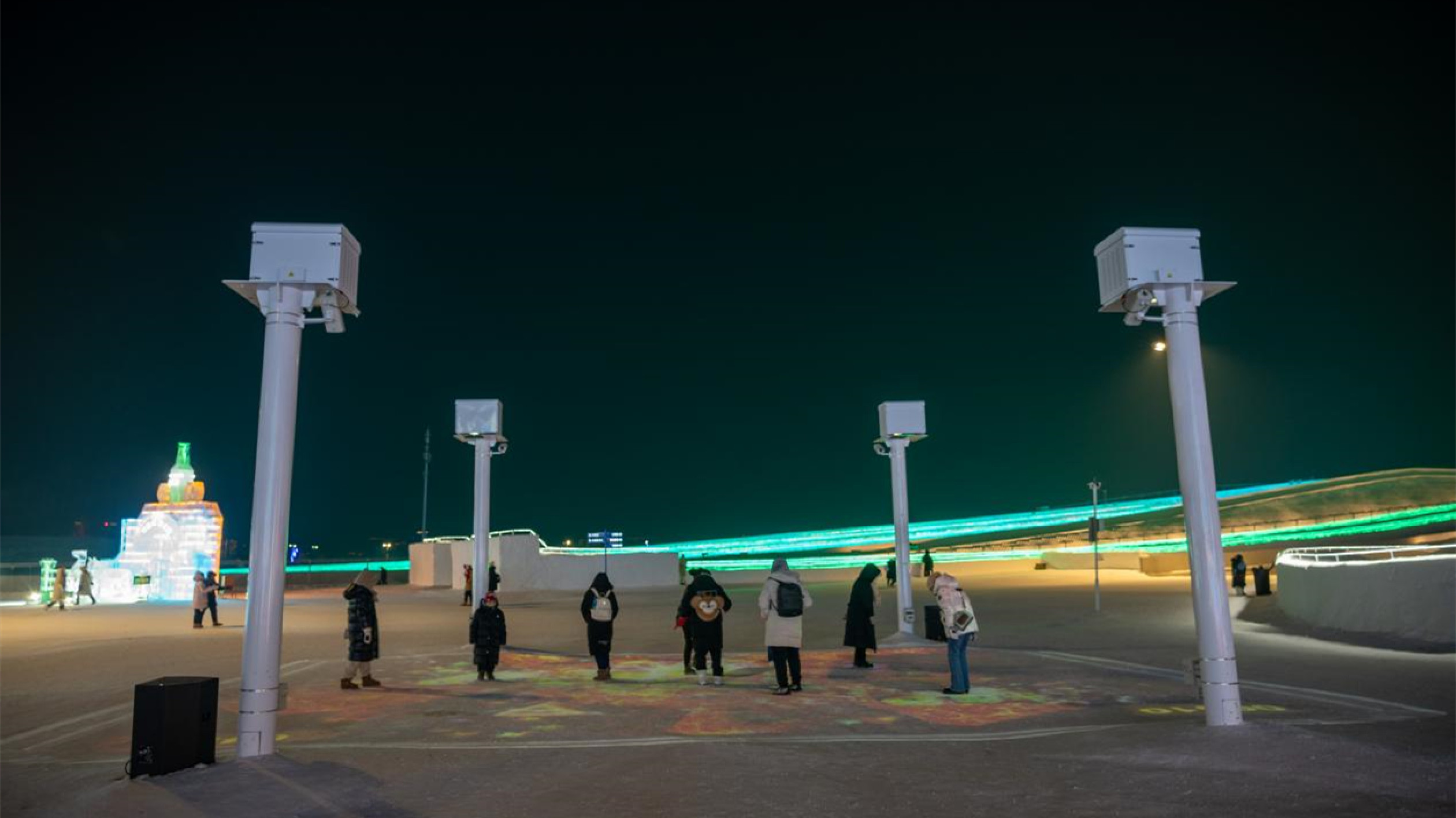 「冰雪+科技」築就「雪城樂章」 哈爾濱冰雪大世界奏響城市「光影小夜曲」