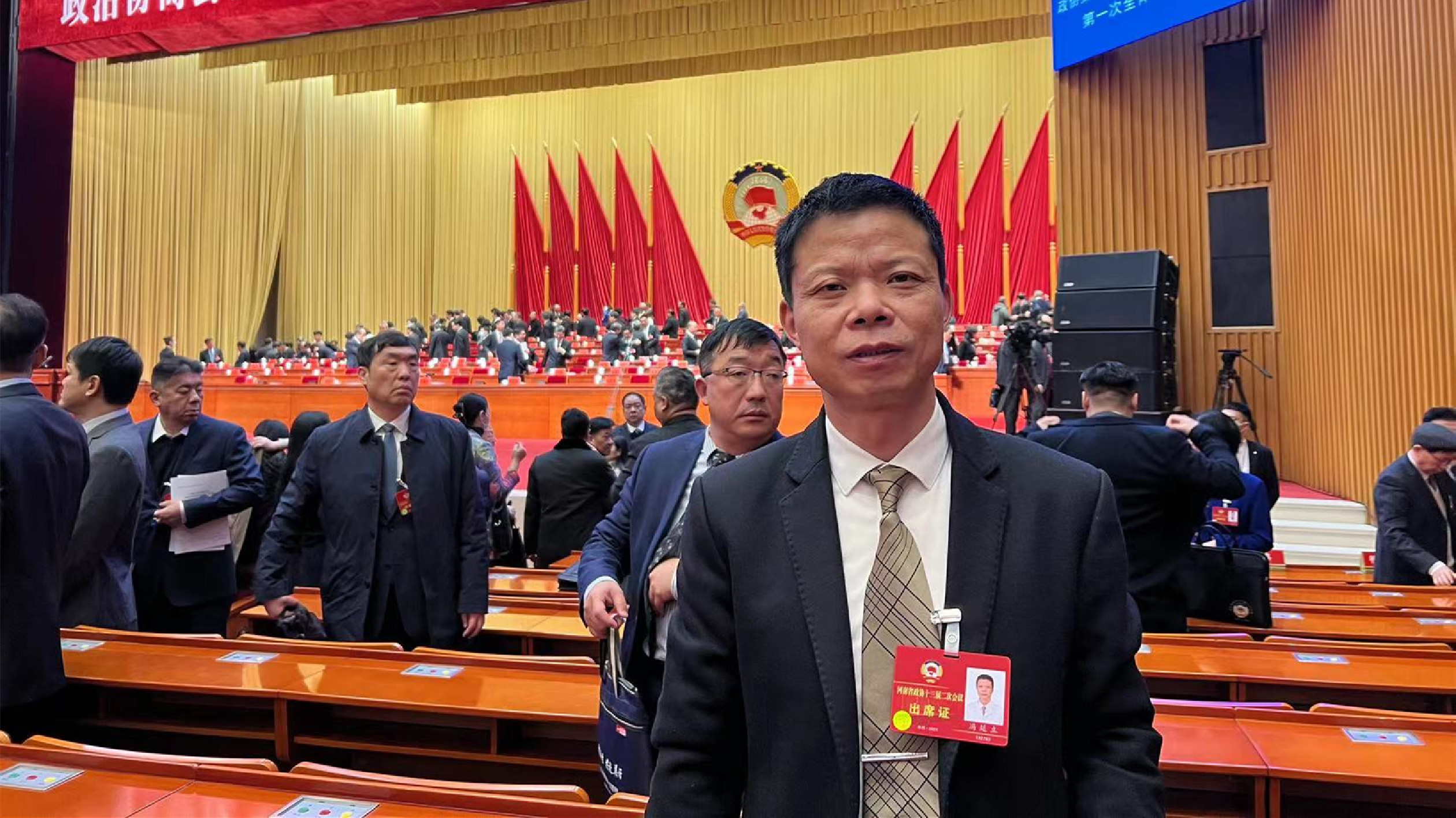 河南省政協委員馮廷立：加快農村小學撤點合併