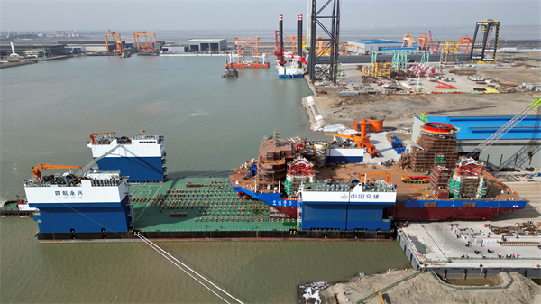 國內單體最重海上風電平台裝船「四航永興」號完成下水任務