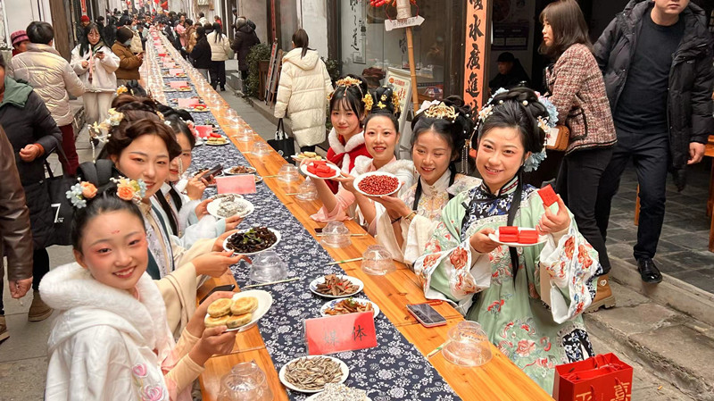 黃山徽州區：萬人食尚「街」歡喜  徽州年味享不停
