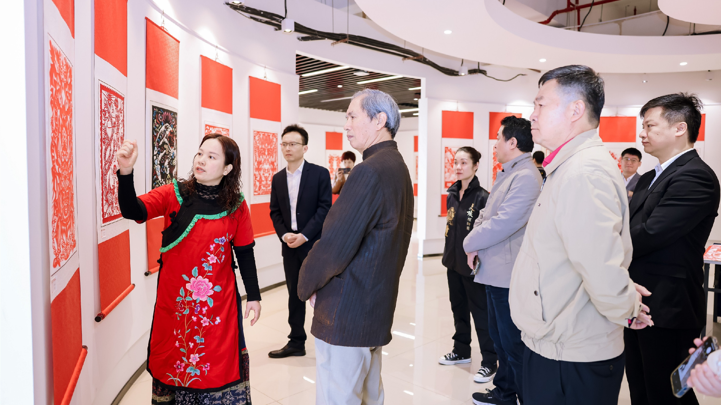 祥龍賀歲  紙上乾坤  龍文化非遺剪紙展在深圳寶安展出