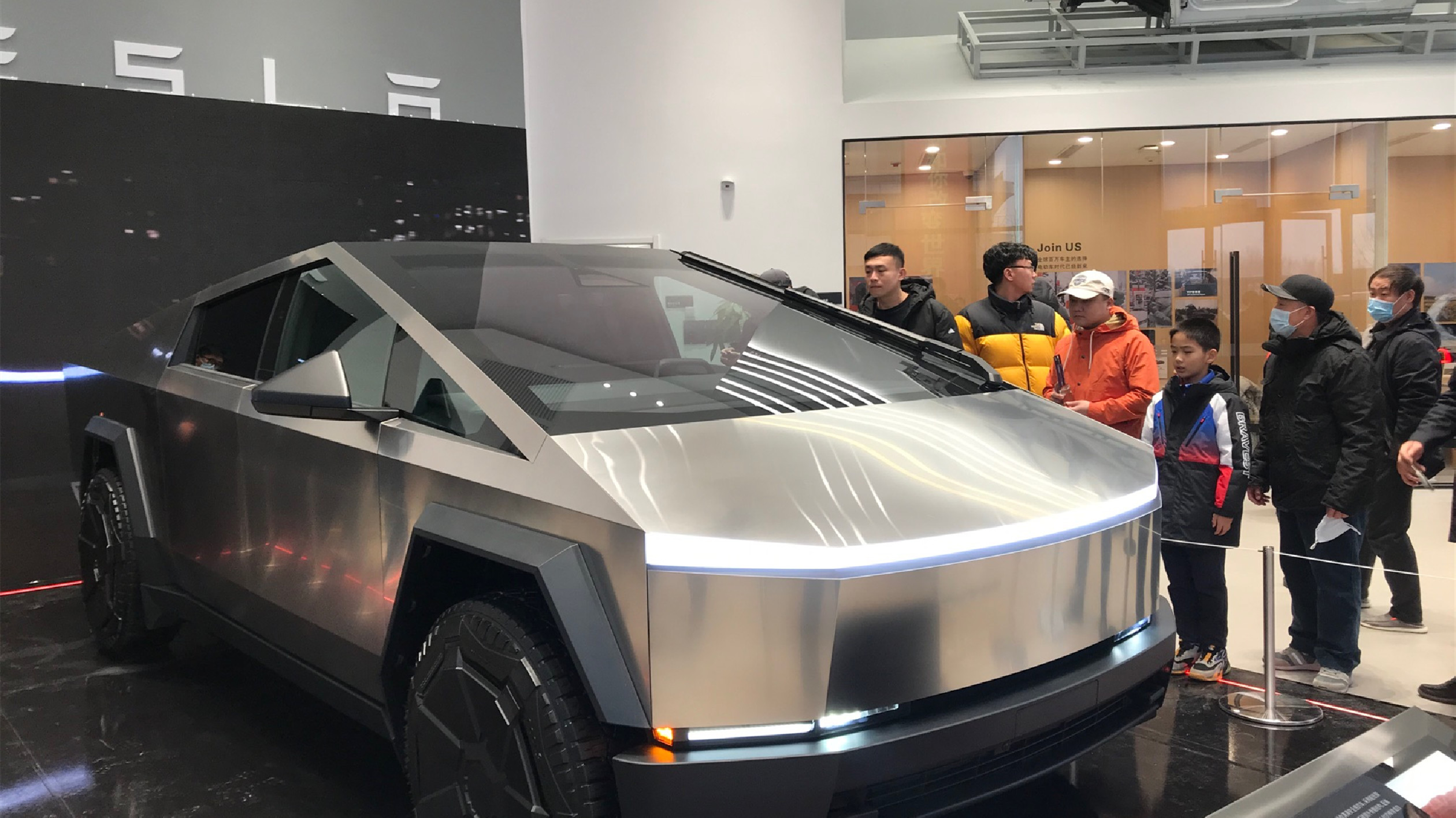 特斯拉賽博旅行車激情登陸石家莊