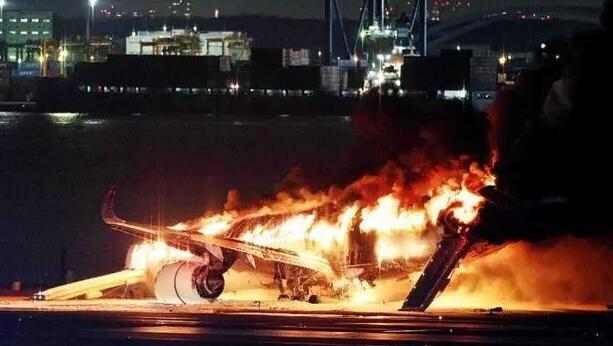 日本羽田機場飛機相撞事故幸存駕駛員：誤以為得到進入滑行道的許可
