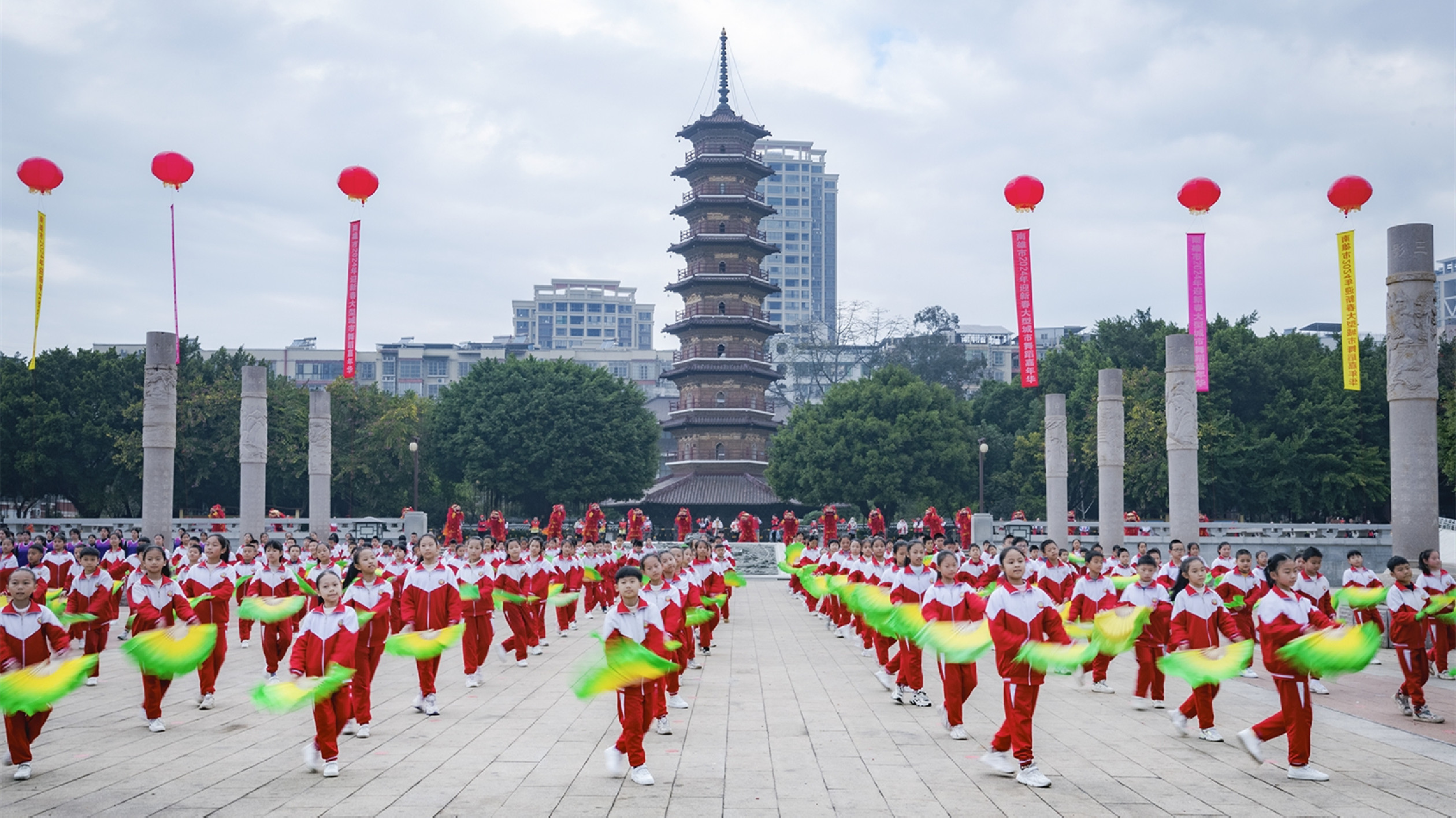 廣東南雄上演千人「南嶺舞林大會」