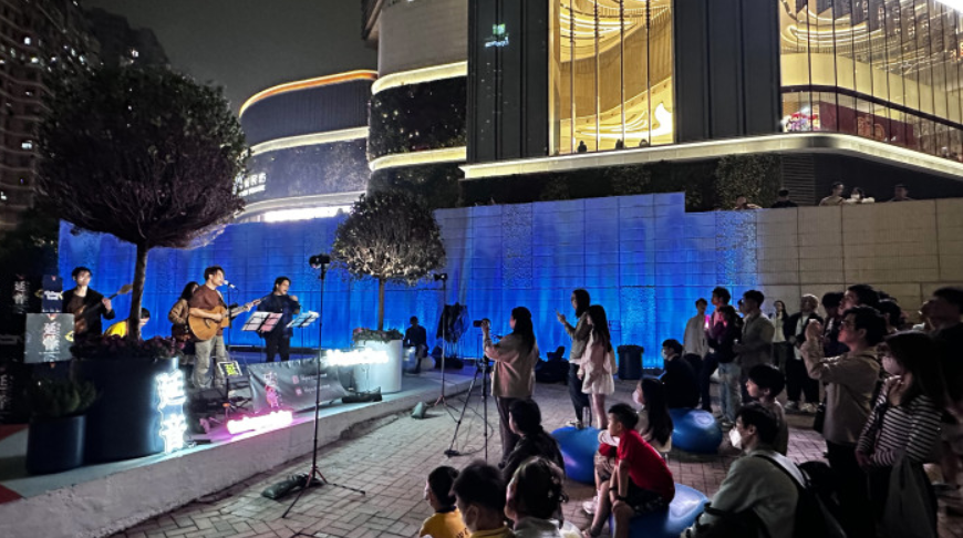 「自由空間」位置優越 觀塘夜市首四天逾24萬人次入場