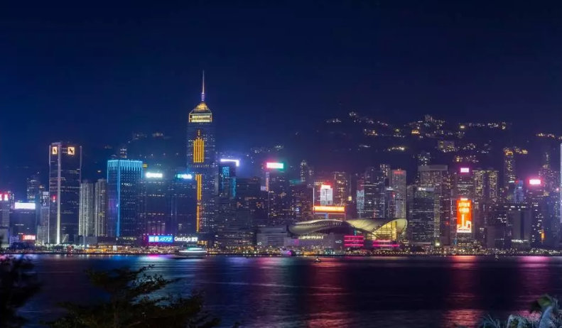 【商報時評】拼發展惠民生 香港龍躍新程