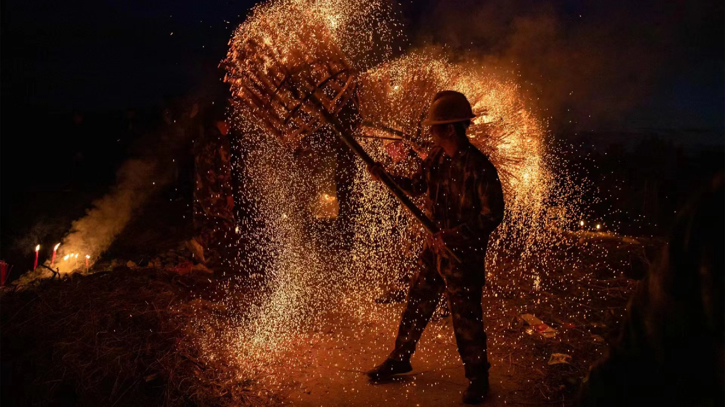 西臨川：迎春接福「火老虎燈」