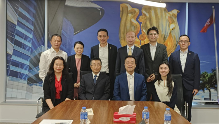 華僑大學校長吳劍平一行訪問香港大眾集團董事局主席姚志勝  就文化出版產業進行交流