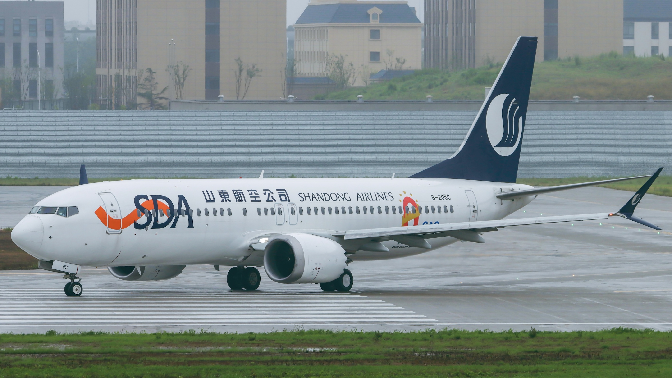 青島加密赴港澳航班 「個人游」更便利