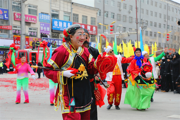 甘肅慶城：三千餘人耍社火 鑼鼓喧天慶盛世