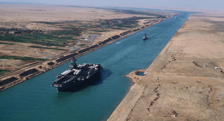 蘇伊士運河將對部分通行船隻徵收額外費用