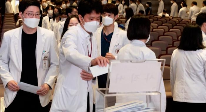 韓國40多所醫科大學教授加入「辭職潮」