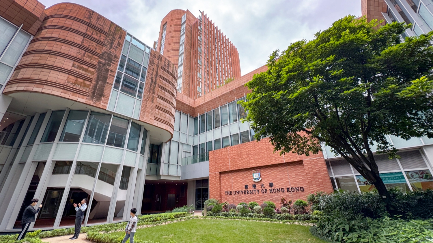 港大校園遊人增加   5月1日起實施遊客分流措施