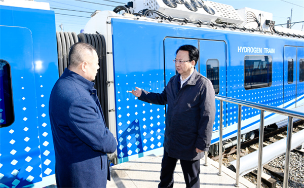 景俊海試乘全球首列氫能市域列車 力推「氫動吉林」行動