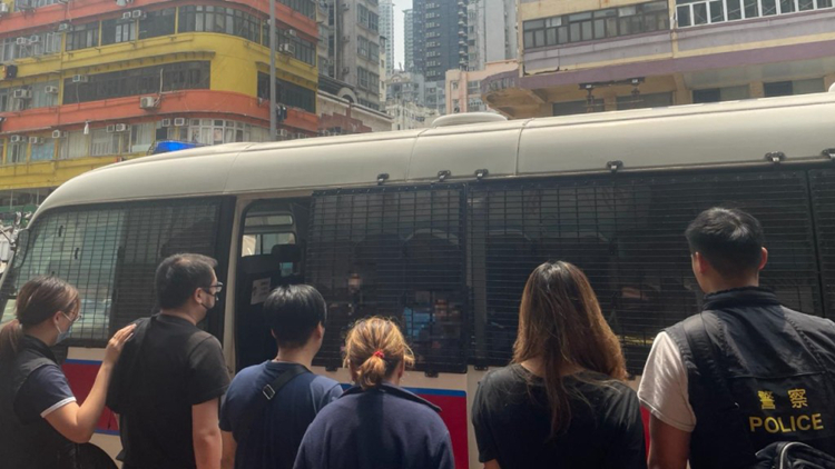 警方深水埗捣破非法釣魚機賭檔 拘負責人及4賭客