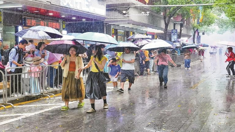 今年以來首場暴雨讓深圳入汛