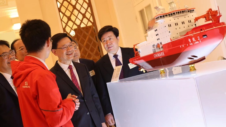 「雪龍2」號明日展開訪港活動 李家超：助提升國民身份認同