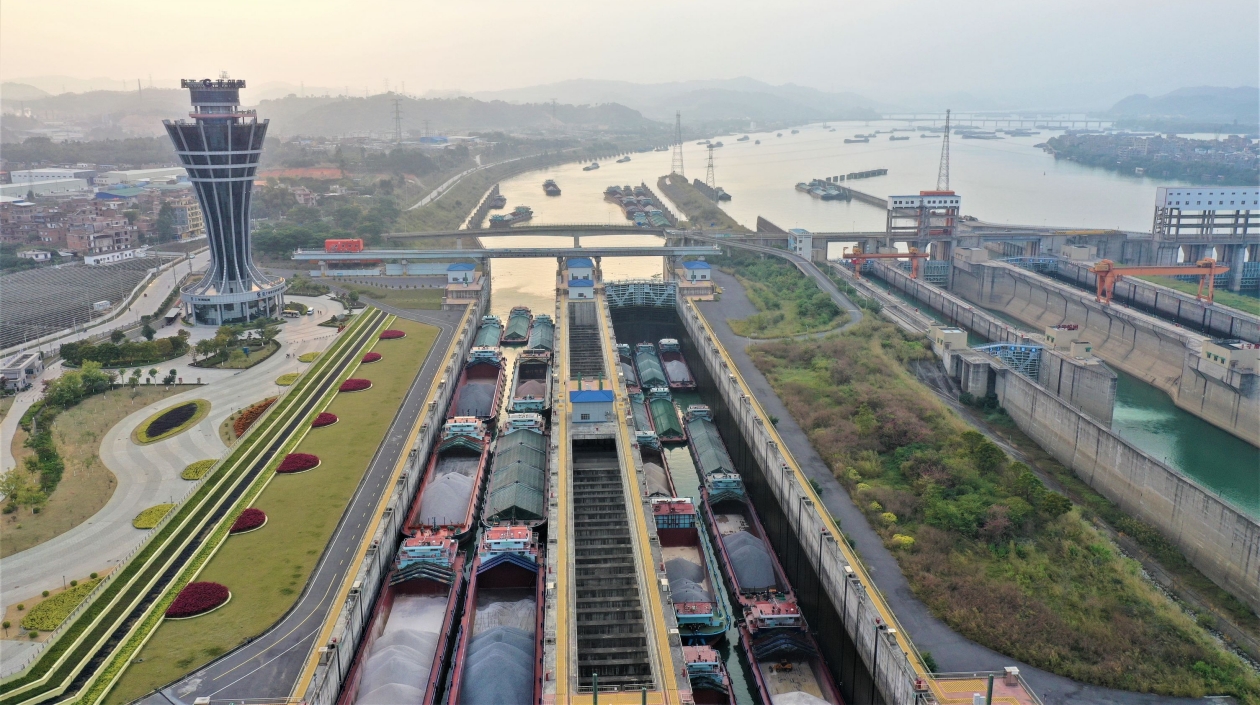 有片 | 一季度西江長洲船閘過貨量達4213萬噸