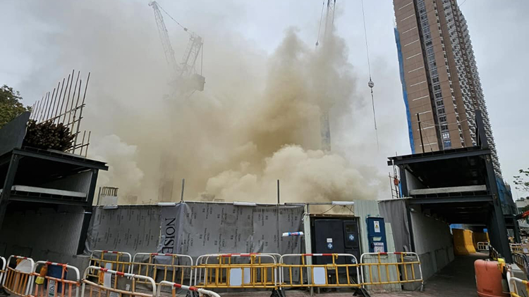 洪水橋地盤3級火警燒近7小時 消防指現場天秤有倒塌風險