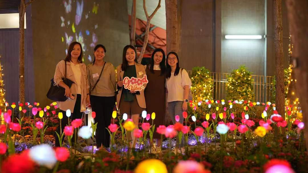 設逾8000枝彩色LED花 東區文化廣場最新打卡地標開幕