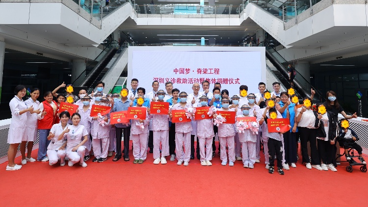 ​深港專家攜手助力患者「挺直脊樑」 港大深圳醫院舉辦脊柱畸形公益診療活動