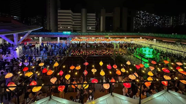 ​夜屯園反應熱烈 首兩晚錄得逾八萬人參與