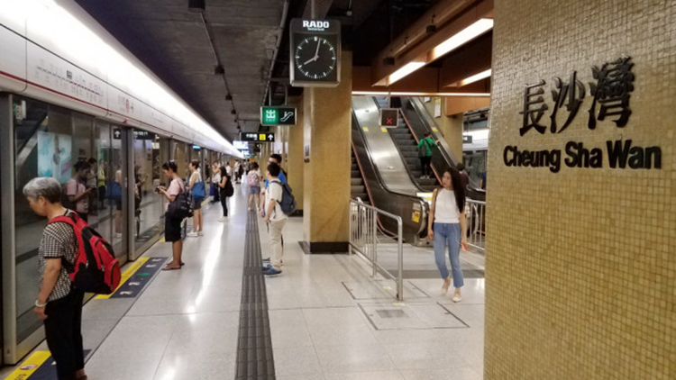 港鐵長沙灣站故障列車已處理 荃灣線行車逐步回復正常