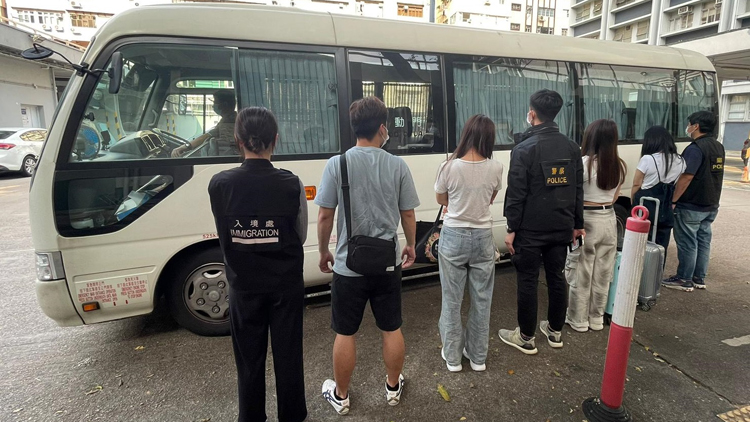警方入境處打擊黑工 拘捕9名女子