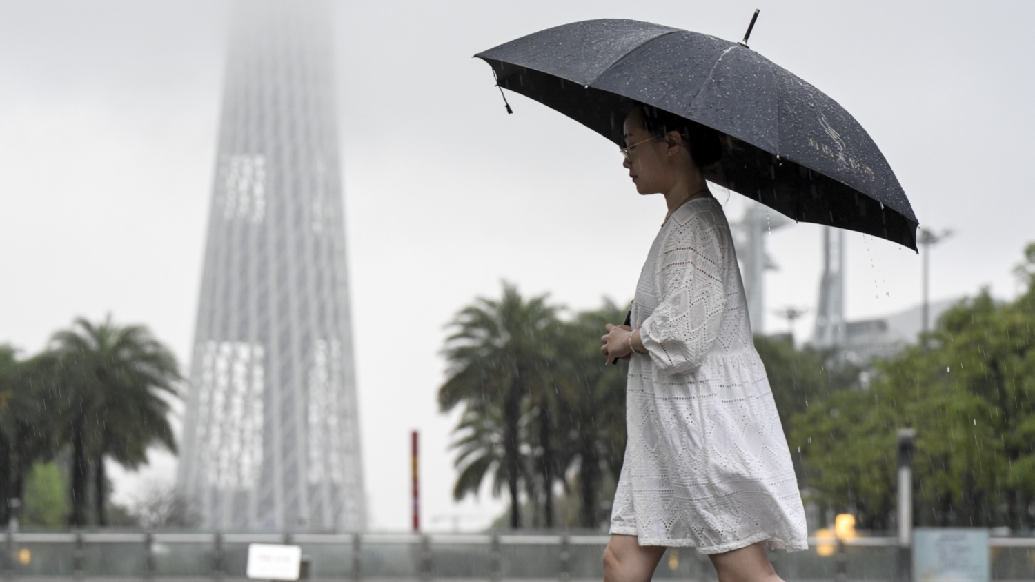 廣東省預警中心提醒：周末部分地區將有暴雨 盡量居家不外出