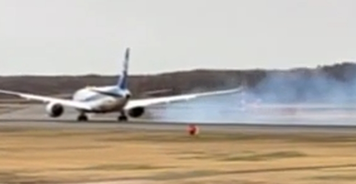 日本一波音客機着陸時漏油冒煙 無人員傷亡 
