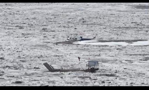 黑龍江撫遠：船隻被困流冰中 緊急救援解危難
