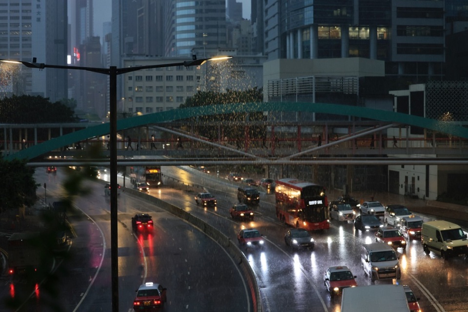 天文台：黃色暴雨警告信號生效 呼籲市民應提高警覺