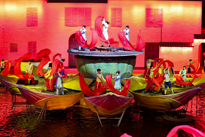 日游古村夜賞阿菊 皖黟縣「山水村夜」風情獨具