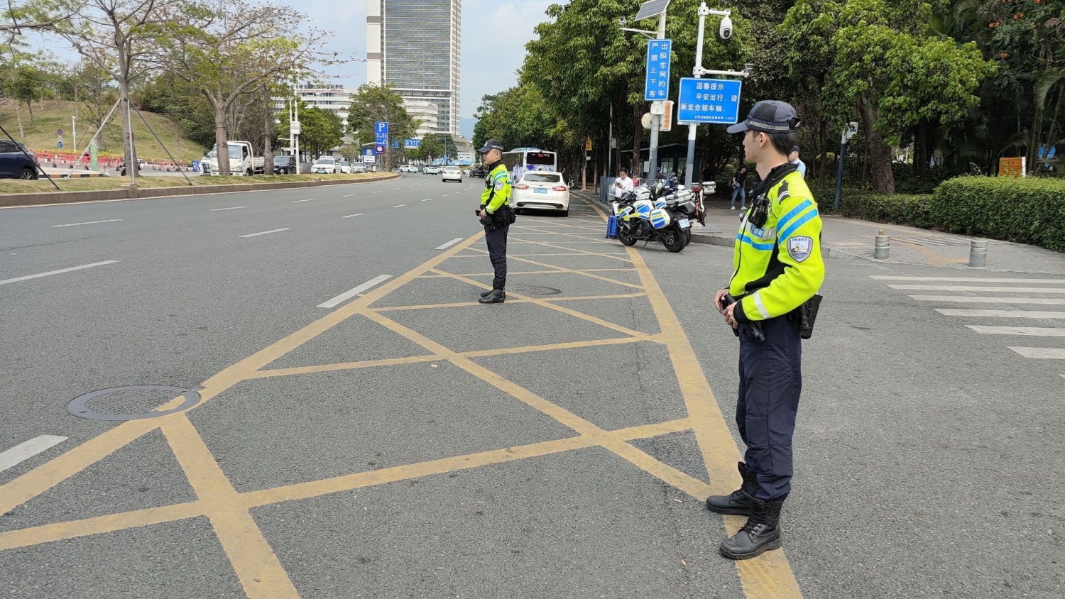 深圳公安部門在北站及周邊開展多位一體巡邏防控及專項整治行動