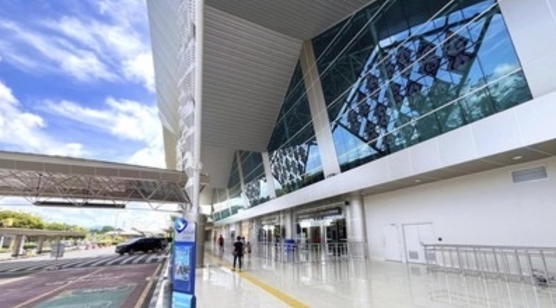 印尼美娜多機場因火山噴發關閉後恢復運營