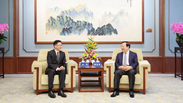 夏寶龍在京會見創新科技及工業局局長孫東一行