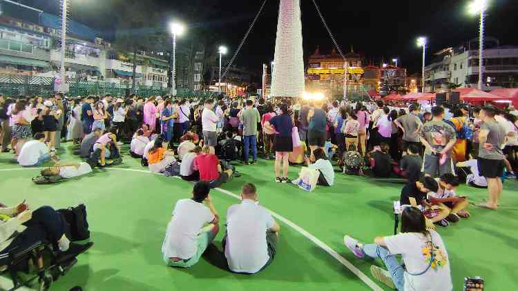 搶包山決賽午夜12時舉行 工作人員作最後綵排