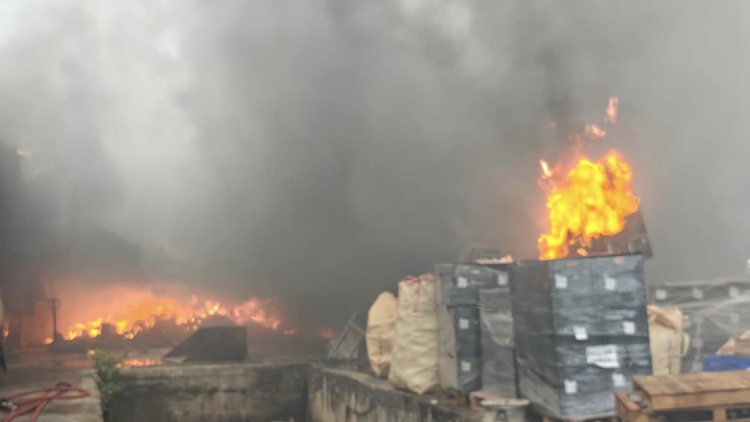 元朗大棠一回收場起火 10人需疏散 暫未有人受傷