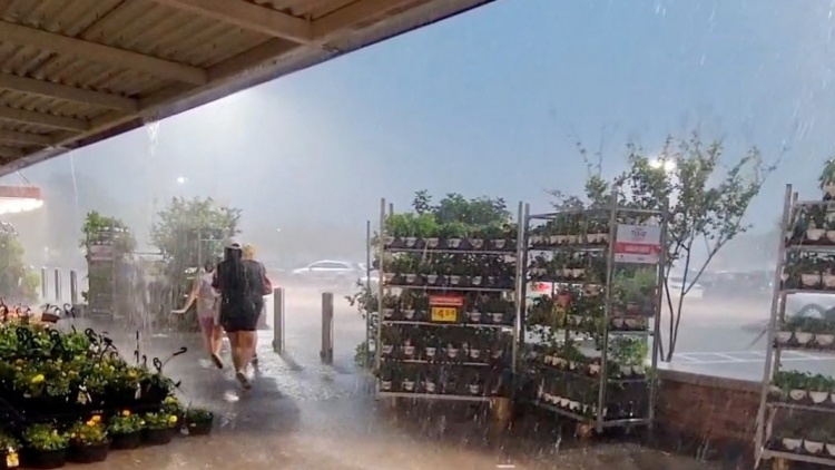 暴風雨席捲美國休斯敦致至少4人死亡