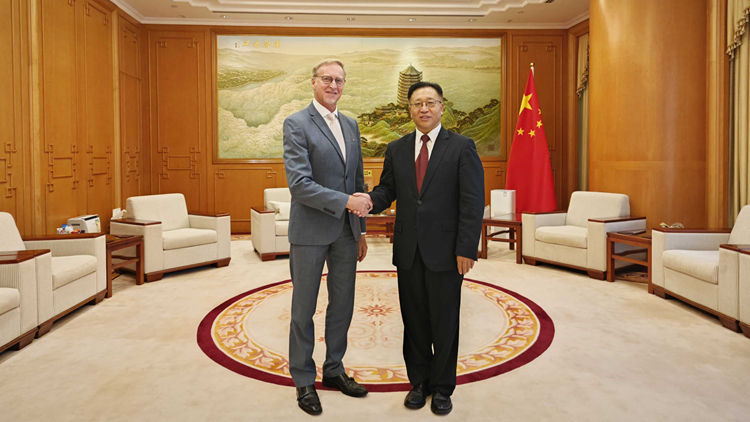 崔建春晤英國駐港總領事 就英方任意逮捕起訴中國公民提嚴正交涉