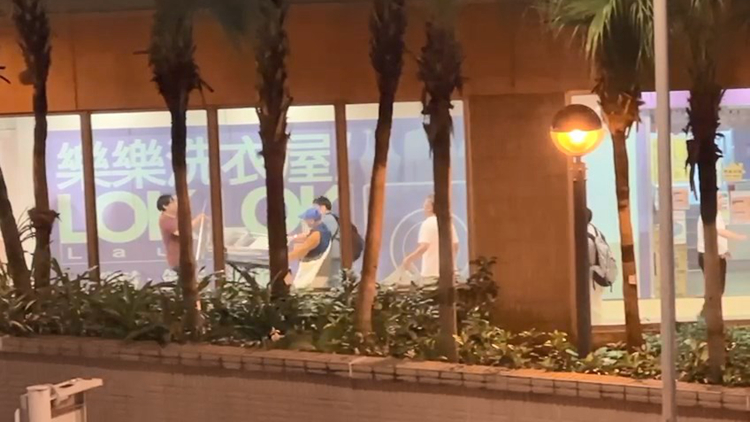 沙田水泉澳廣場快餐店2名職員遭男子斬傷 3人全部送院治理