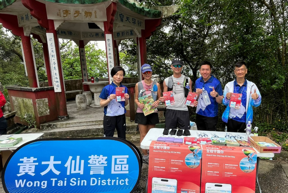 警方跨部門獅子山宣傳 提升市民行山安全意識