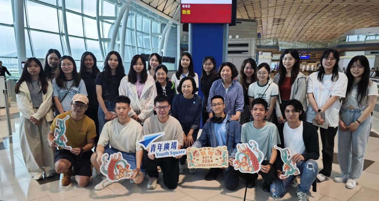 麥美娟赴敦煌出席青年實習計劃開學禮