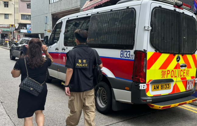 警方大埔掃黃拘一女子 檢避孕套及毛巾等證物