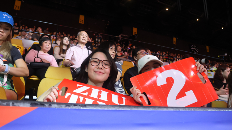 有片｜女排絲粉：中國女排打得超級好 袁心玥扣球非常狠