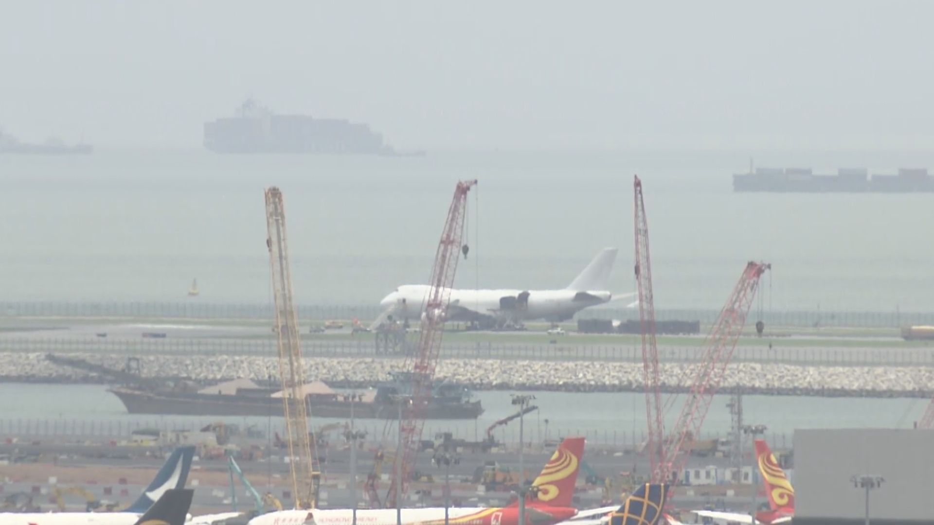 貨機故障致北跑道癱瘓 李家超：當局將認真審視事故處理流程