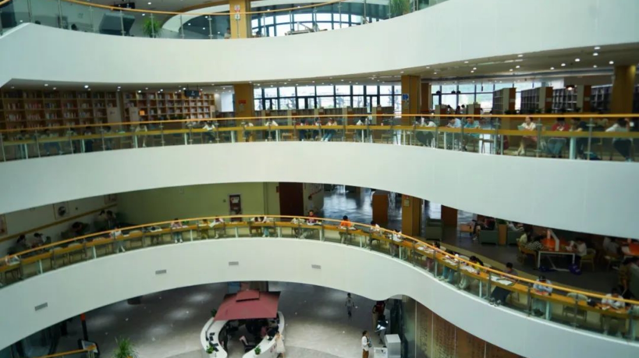 安徽巢湖：圖書館暑期人氣旺 避暑學習兩不誤